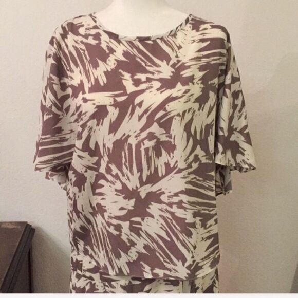 Vince Camuto Neutral Twist Cape Back Top S NWT - Picture 2 of 8